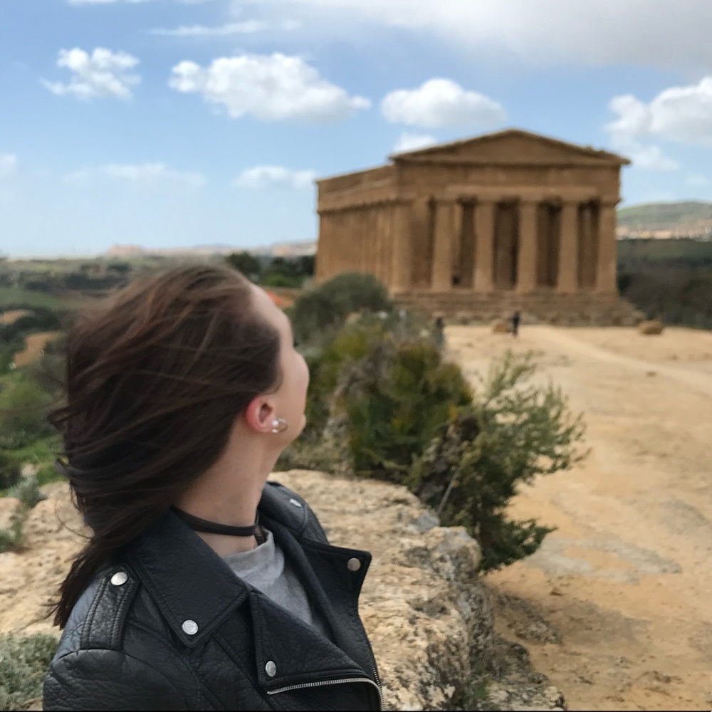 Meet your Posher, Danielle